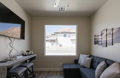 Hildale House | Peekaboo Canyon-4Bed3BathHotTub