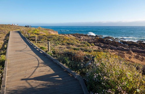 San Simeon Hotel | Pelican Inn & Suites