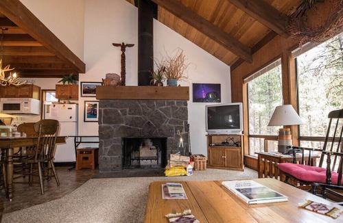 Black Butte Ranch Cabin | Perfect 3-bedroom cabin with cozy charm in Black Butte Ranch