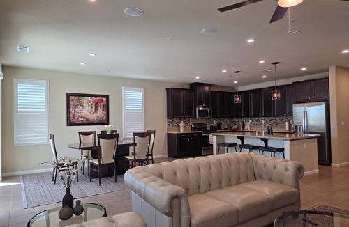 Roseville House | Perfect 3-bedroom house with a pool and an office in fabulous West Roseville