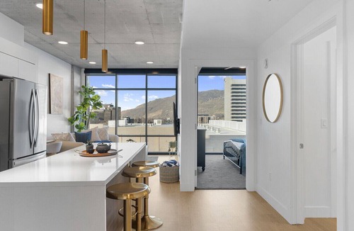 Rio Grande Apartment | Perfect Dntwn Retreat- Convention Cntr- Amenities!
