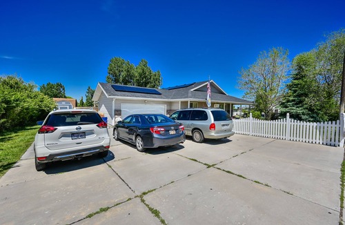Roy House | Perfect for Connection Building Retreats and Family Reunions!