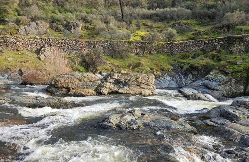 Smartville House | Perfect Getaway on a beautiful creek with trails, outdoor bath/shower, near town