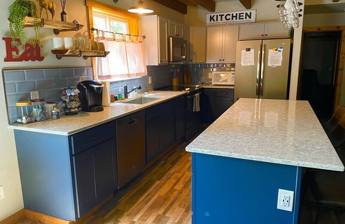 Dorrington Cabin | PERFECT HOME BASE FOR LAKES, TRAILS, SNOW SKIING!