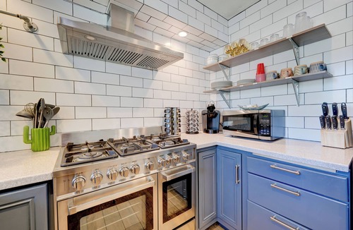 Village Grove House | Perfect Old Town Location! Low Fees! Pool Heating Included. Good Vibes!