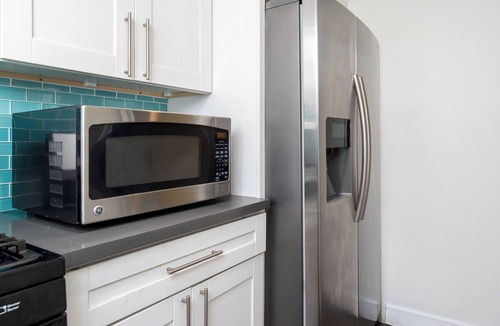 Oakland House | perfect place to stay in the bay. free parking on site