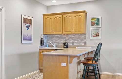 Mesquite House | Perfectly refined home w/large balcony, overlooking lake and palms.