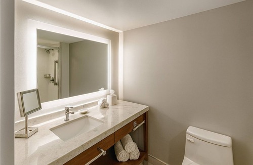 Downtown Resort | Pet Friendly 2 Queen Stay! Sunset Views, Relaxing Pool | Steps from Golf Course!