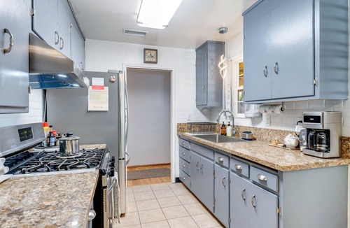 Rancho Cordova House | Pet-Friendly 3BR Retreat with Office, King Bed, Fenced Yard & Walk-In Shower