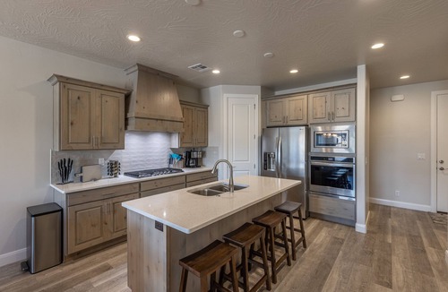 St. George Villa | Pet-Friendly 4BR + Loft - Sleeps 16 w/En Suites