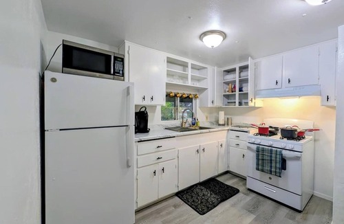 Douglas Flat House | Pet-Friendly 4BR + Office, Fenced Yard, Garage+, Near Murphys