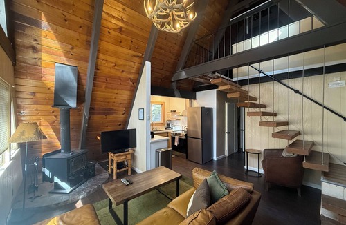 Country Club Estates Cabin | Pet Friendly A Frame in Tahoe