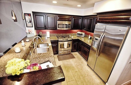 Crown Point Condo | Pet-friendly, across to beach plus a/c and parking