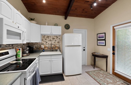 Aloha Apartment | Pet-Friendly Aloha Apt | Walk to Intel