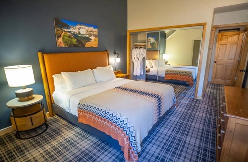 Mammoth Lakes Hotel | Pet-Friendly Alpine Escape with Kitchen Near Trails & Mammoth Mountain! 2 Units