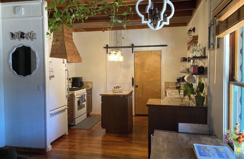 Al Tahoe Cabin | Pet Friendly Cabin, HotTub, Bikes, Kayaks, Gameroom, @ the Lake close to Skiing!