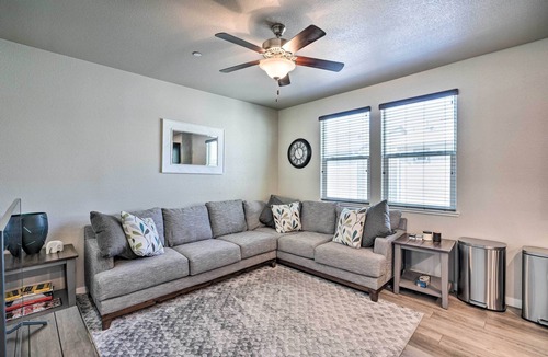 Hood House | Pet-Friendly Elk Grove Retreat w/Balcony!
