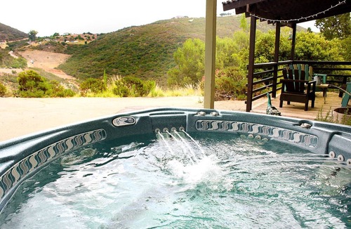 Rainbow CDP Cottage | Pet Friendly Fantastic Cottage with Hot-tub in Rainbow, California