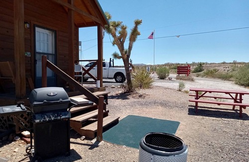 Meadview Cabin | Pet Friendly Glamping Cabin, Ideal to Discover Lake Mead National Recreation Area