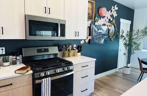 Cedar City House | PET FRIENDLY Harry Potter Themed TWO King Size Beds Cozy Mountain View’s!