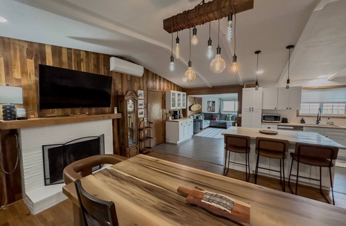 Friendly House | Pet Friendly Home in Quiet, Family Neighborhood