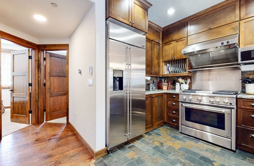 Woodwinds House | Pet-Friendly Luxury, On Golf Course. Gas Grill, Hot Tub & Game Room. Quiet
