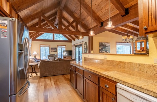 Truckee House | Pet-Friendly Mountain Lodge w/AC, Guest Passes, King Suite, Bunks & Card Games