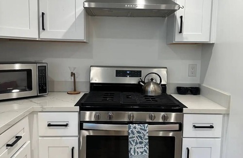 Temescal Apartment | Pet-Friendly North Oakland Sanctuary