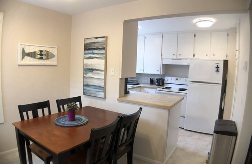 Amazon House | Pet-Friendly Orchard House: Quiet Sanctuary Blocks from UO & Hayward Field