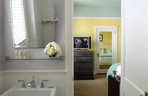 Goose Hollow Hotel | Pet-friendly Property! 2 Comfortable Units with Pop- Up Cinema!