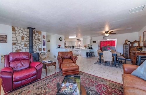 Paso Robles House | Pet Friendly Ranch with Fire Pit, BBQ and Pool!