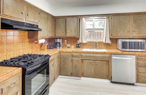Ridgecrest House | Pet-Friendly Ridgecrest Home Near OHV Trails!