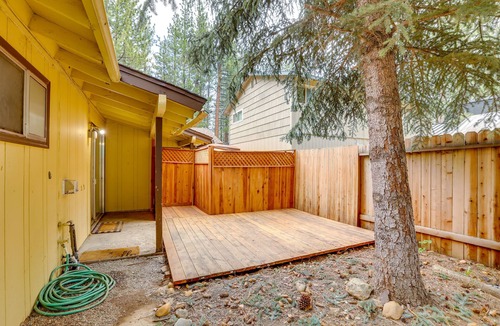 Sierra Tract House | Pet-Friendly South Lake Tahoe Home: 2 Mi to Lake