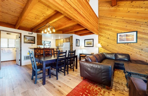 Mammoth Lakes Condo | Pet Friendly, Spacious, Private Wash/Dryer. Near Golf Course & Walking Trails