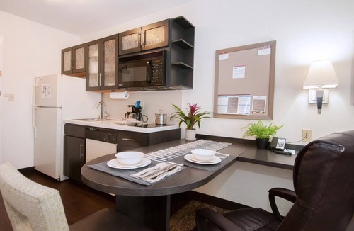 Anaheim Resort Hotel | Pet-Friendly Studio Near Disneyland w/Full Kitchen & BBQ Access