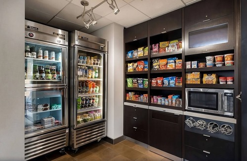 Pleasant Hill Hotel | Pet Friendly Suites Close to The Mission District & Downtown! w/Self Parking!
