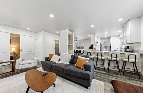 Sierra Tract Cabin | Pet-Friendly Tahoe Retreat | Modern Upgrades | Near Heavenly & Beaches