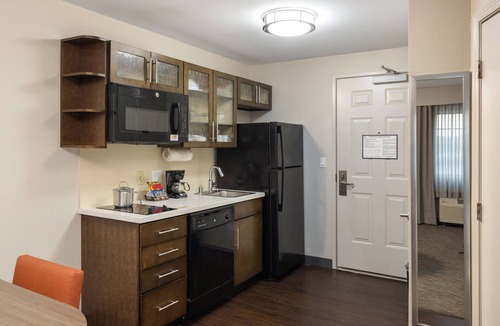 Anaheim Resort House | Pets Allowed! Minutes from Disneyland! Two Great Studio Suites, Pool, BBQ, Gym