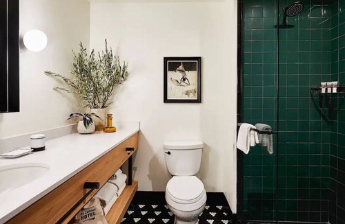 Merced Hotel | Pets Are Welcome, Luxury in Central Valley Uni w/24/7 Fitness Center