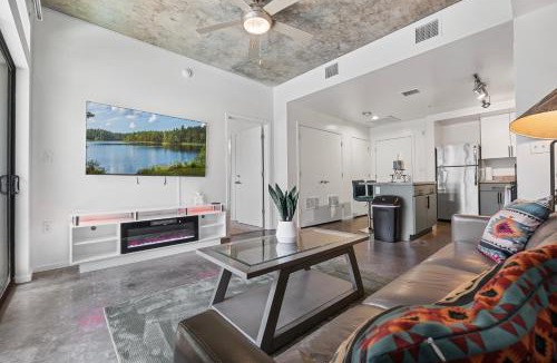 Evans Churchill Apartment | Phoenix Muralists Loft