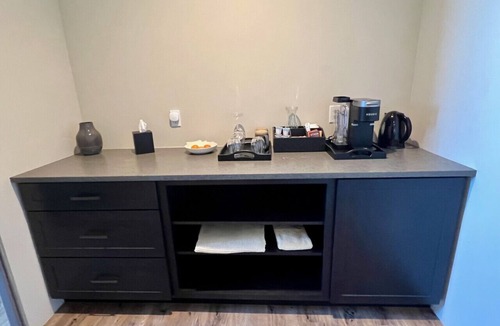 Paso Robles Apartment | Phoenix Rising Villa King Suite
