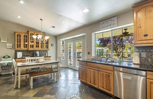 Coarsegold House | Picayune Retreat: Spa/EV/Play-structure/Pet-loving/Games and more'