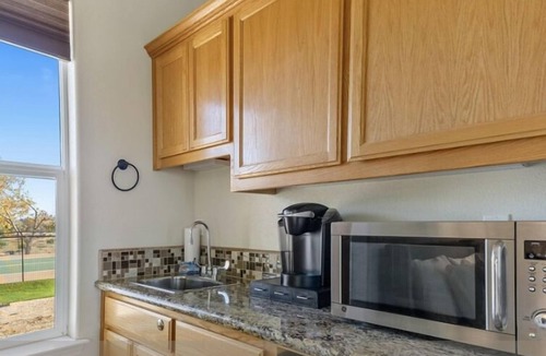 San Miguel House | Pickleball @ Casa De-Vine in Paso Robles Wine Country, 10 Acres w/Vineyard Views