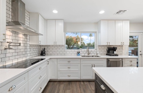 Avant House | Pickleball Oasis | Heated Pool & Putting Green