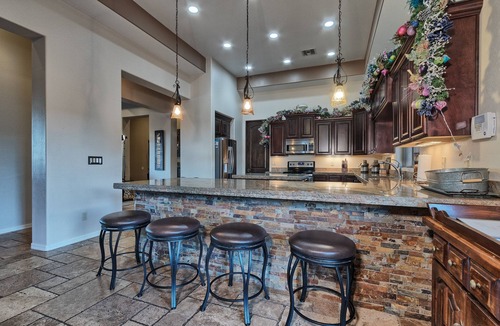 Apache Junction House | PICKLEBALL! Sleeps 22, 5800 FT, Private Oasis Estate,Pool, Fountains and Theater