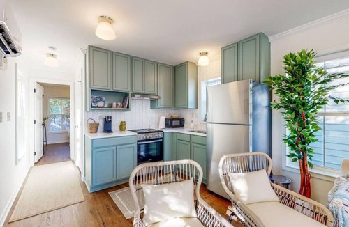 Ocean Springs Cottage | Picture book cottage!