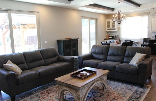 Atascadero House | Picturesque Rosemary Retreat