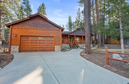 Big Bear Lake House | Pine Cottage - NEW! Shuffleboard, Pool Table, Smart TVs, Fenced Yard