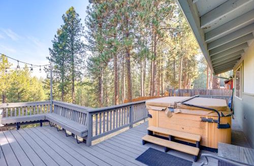 Deschutes River Woods House | Ping-Pong & Private Hot Tub: Family Cabin in Bend!