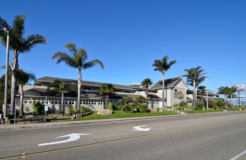 Motel District Hotel | Pismo Lighthouse Suites